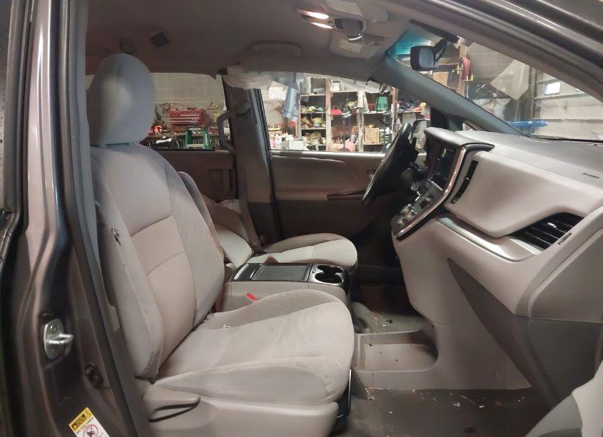 Photo 5 of 2017 Toyota Sienna LE 8 PASSENGER (VIN 5TDKZ3DC4HS771963)