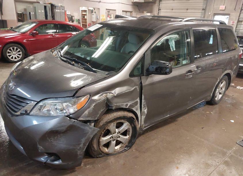 Photo 6 of 2017 Toyota Sienna LE 8 PASSENGER (VIN 5TDKZ3DC4HS771963)