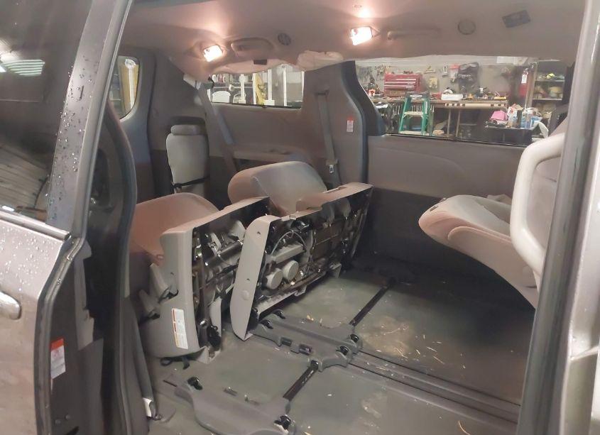 Photo 8 of 2017 Toyota Sienna LE 8 PASSENGER (VIN 5TDKZ3DC4HS771963)