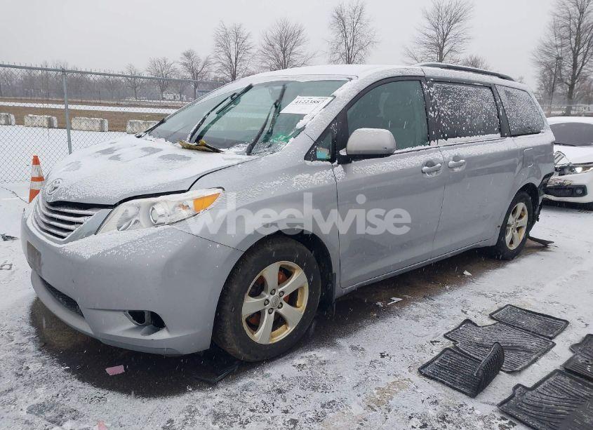 Photo 2 of 2017 Toyota Sienna LE 8 PASSENGER (VIN 5TDKZ3DC4HS895621)