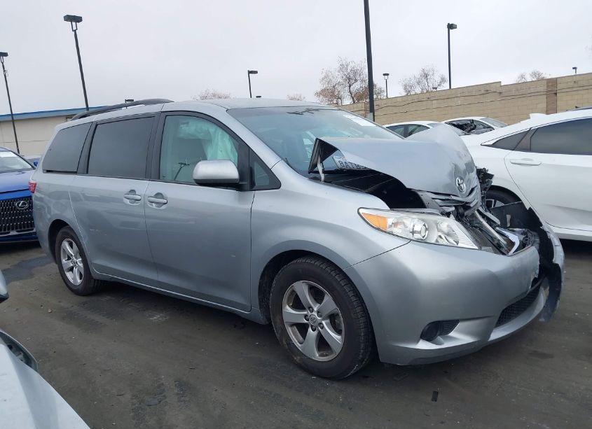Photo 13 of 2017 Toyota Sienna LE 8 PASSENGER (VIN 5TDKZ3DC4HS896641)