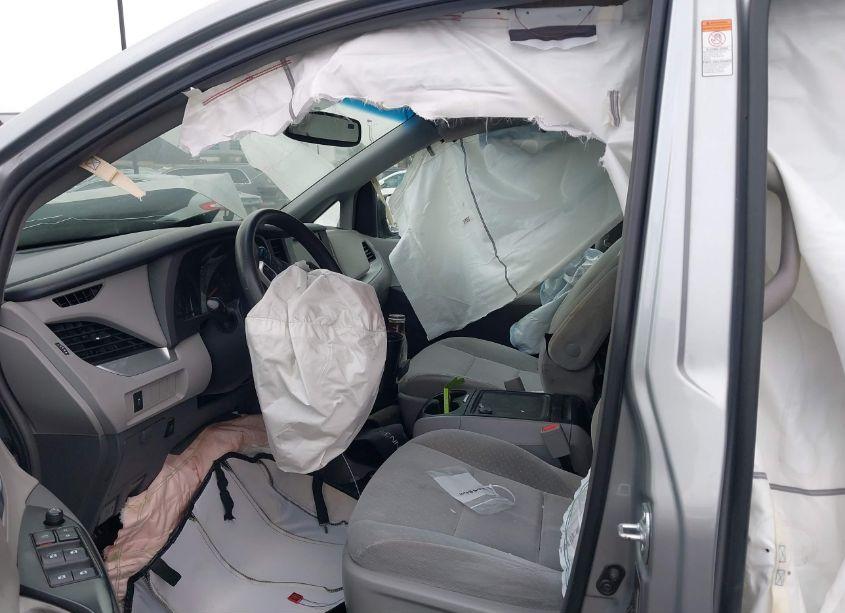 Photo 5 of 2017 Toyota Sienna LE 8 PASSENGER (VIN 5TDKZ3DC4HS896641)