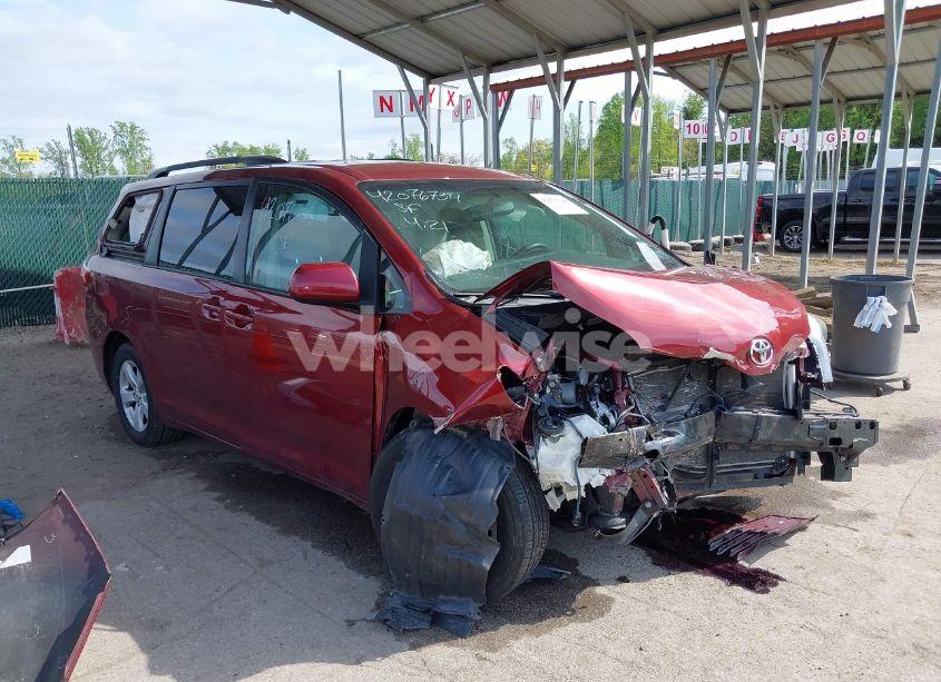 2017 Toyota Sienna LE 8 PASSENGER (VIN 5TDKZ3DC4HS899653) main photo