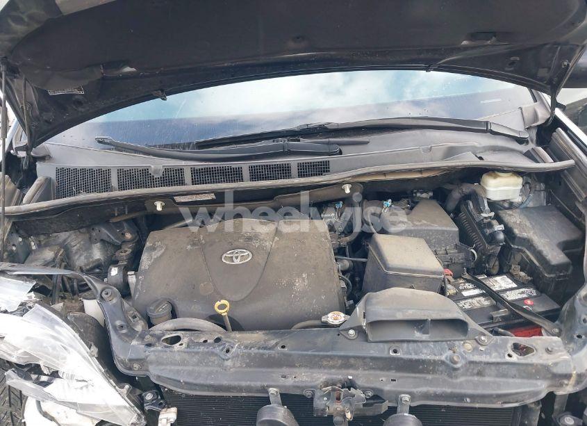 Photo 10 of 2018 Toyota Sienna LE 8 PASSENGER (VIN 5TDKZ3DC4JS958786)