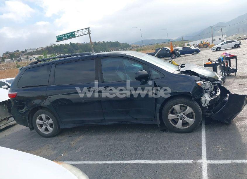 Photo 13 of 2018 Toyota Sienna LE 8 PASSENGER (VIN 5TDKZ3DC4JS958786)