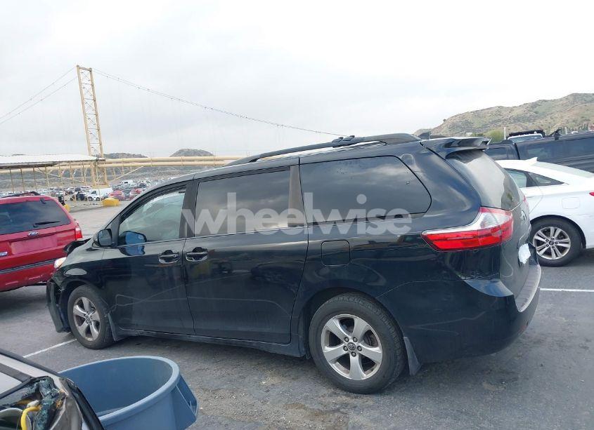 Photo 14 of 2018 Toyota Sienna LE 8 PASSENGER (VIN 5TDKZ3DC4JS958786)