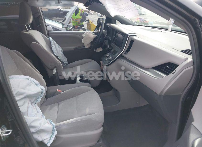 Photo 5 of 2018 Toyota Sienna LE 8 PASSENGER (VIN 5TDKZ3DC4JS958786)