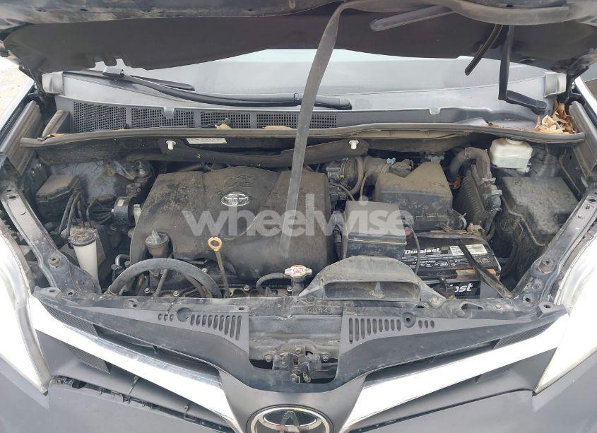 Photo 10 of 2019 Toyota Sienna LE 8 PASSENGER (VIN 5TDKZ3DC4KS011331)
