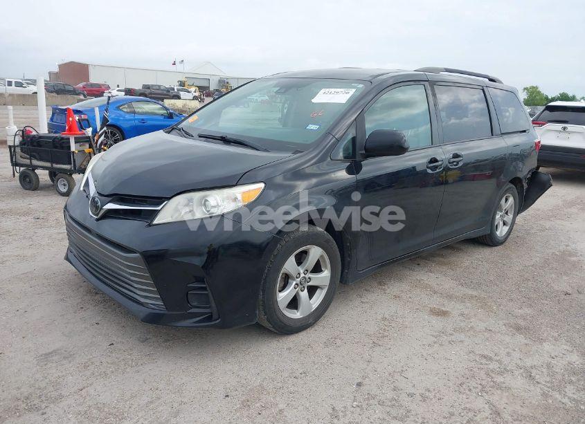 Photo 2 of 2019 Toyota Sienna LE 8 PASSENGER (VIN 5TDKZ3DC4KS011331)