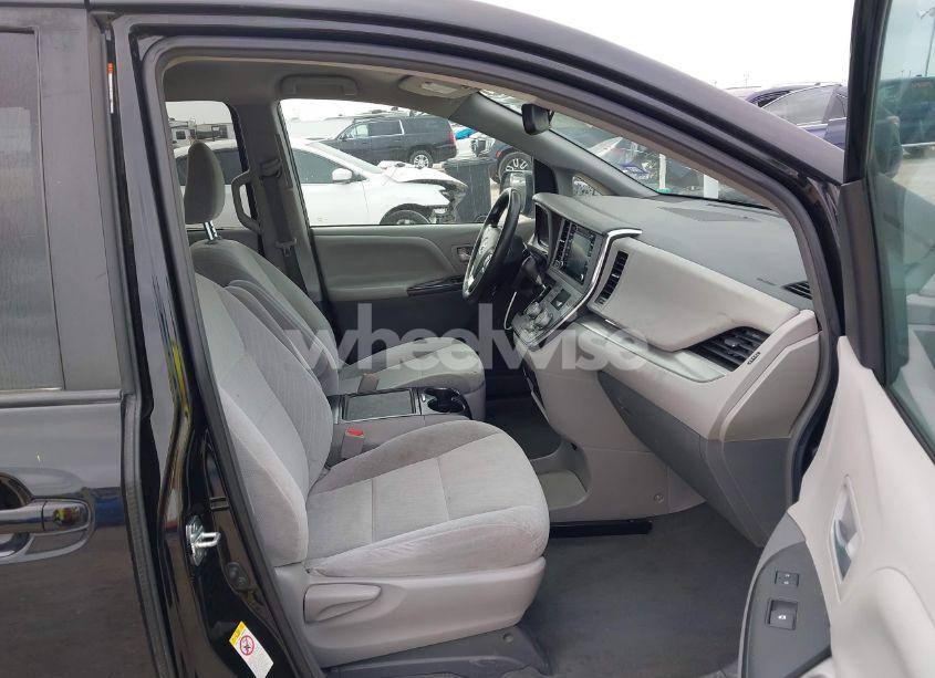 Photo 5 of 2019 Toyota Sienna LE 8 PASSENGER (VIN 5TDKZ3DC4KS011331)
