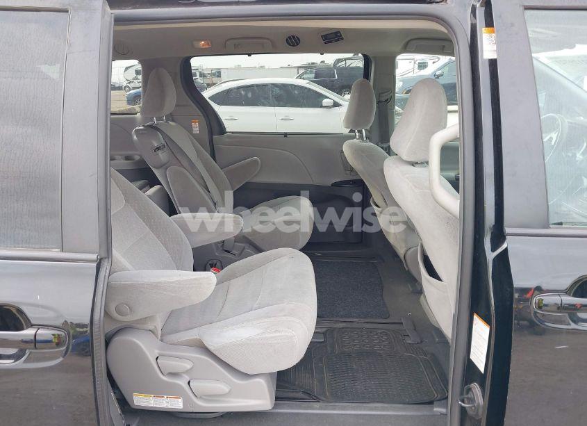 Photo 8 of 2019 Toyota Sienna LE 8 PASSENGER (VIN 5TDKZ3DC4KS011331)