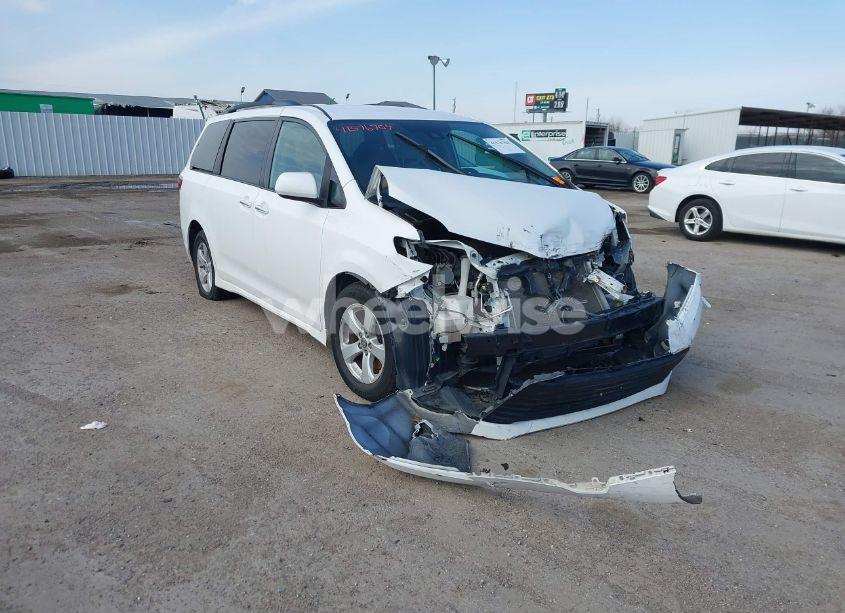 2019 Toyota Sienna LE 8 PASSENGER (VIN 5TDKZ3DC4KS968185) main photo