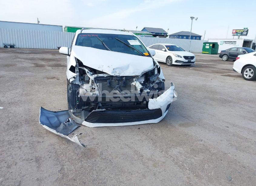 Photo 12 of 2019 Toyota Sienna LE 8 PASSENGER (VIN 5TDKZ3DC4KS968185)