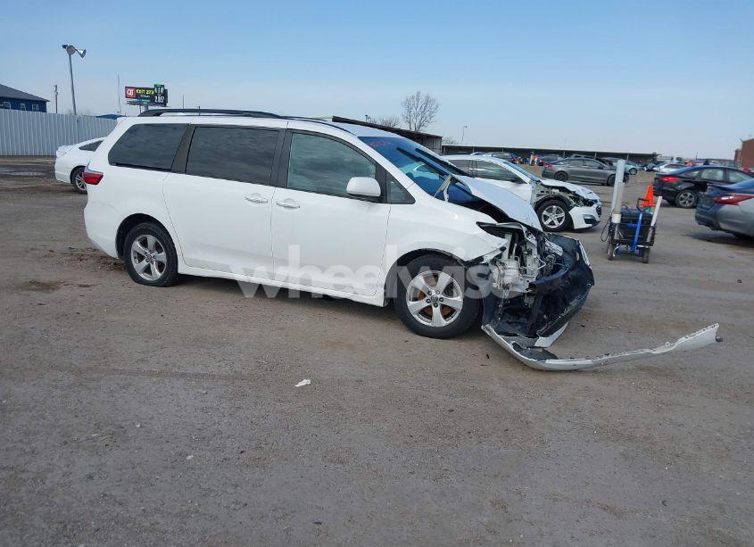 Photo 13 of 2019 Toyota Sienna LE 8 PASSENGER (VIN 5TDKZ3DC4KS968185)