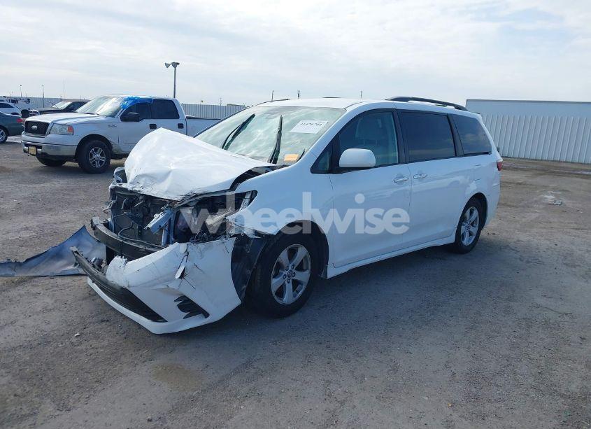 Photo 2 of 2019 Toyota Sienna LE 8 PASSENGER (VIN 5TDKZ3DC4KS968185)