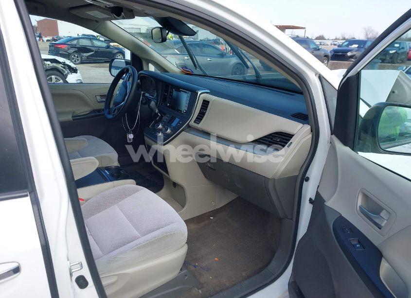 Photo 5 of 2019 Toyota Sienna LE 8 PASSENGER (VIN 5TDKZ3DC4KS968185)