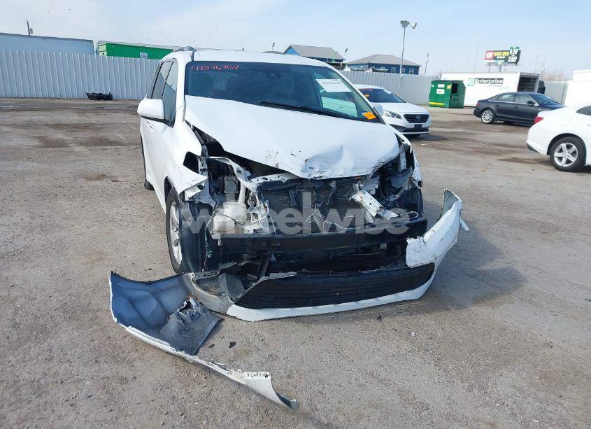 Photo 6 of 2019 Toyota Sienna LE 8 PASSENGER (VIN 5TDKZ3DC4KS968185)