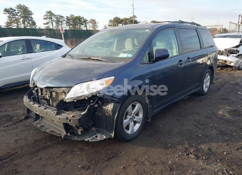 Photo 2 of 2020 Toyota Sienna LE (VIN 5TDKZ3DC4LS050616)