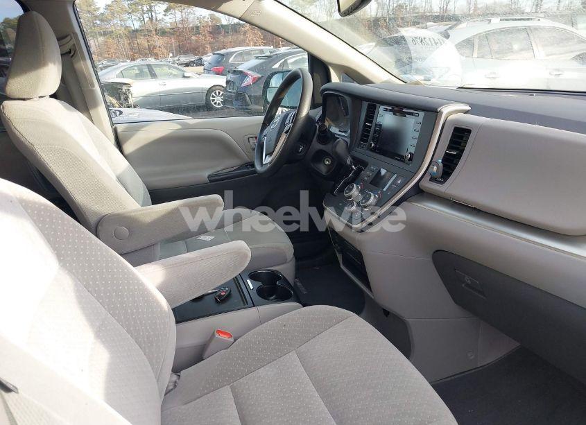 Photo 5 of 2020 Toyota Sienna LE (VIN 5TDKZ3DC4LS050616)