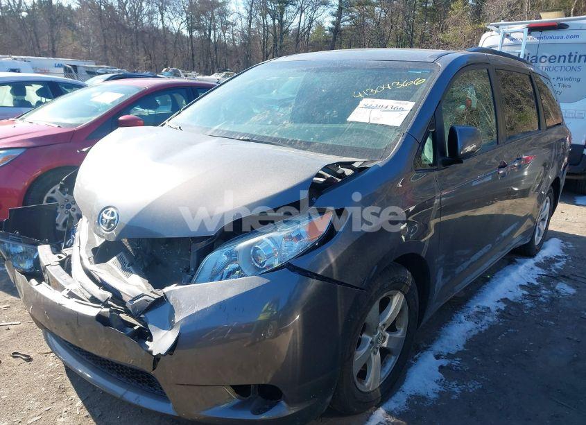 Photo 2 of 2017 Toyota Sienna LE 8 PASSENGER (VIN 5TDKZ3DC5HS787184)