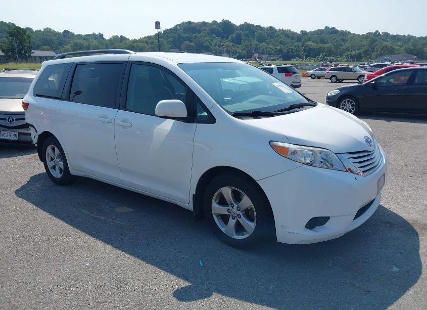 2017 Toyota Sienna LE 8 PASSENGER (VIN 5TDKZ3DC5HS795074) main photo