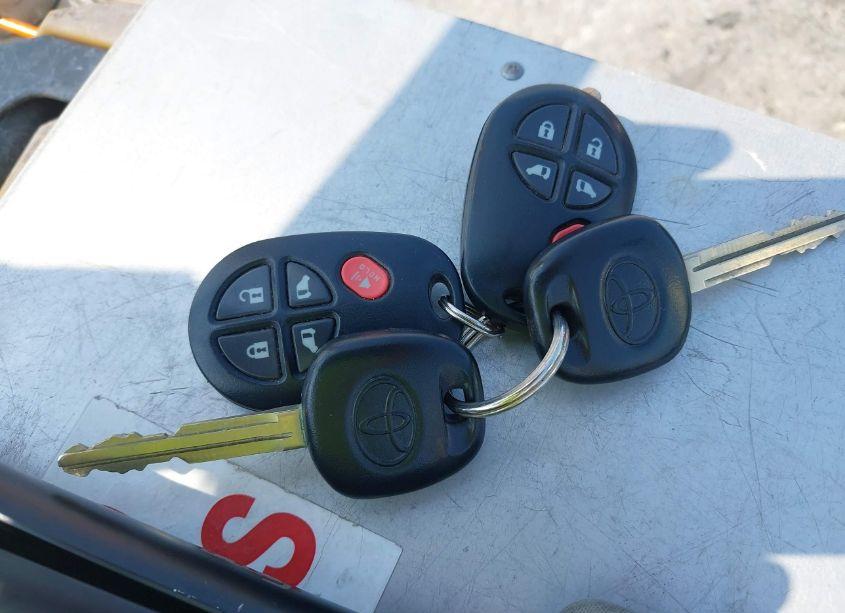 Photo 11 of 2017 Toyota Sienna LE 8 PASSENGER (VIN 5TDKZ3DC5HS795074)