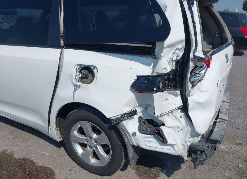 Photo 6 of 2017 Toyota Sienna LE 8 PASSENGER (VIN 5TDKZ3DC5HS795074)