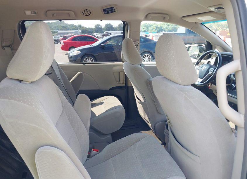 Photo 8 of 2017 Toyota Sienna LE 8 PASSENGER (VIN 5TDKZ3DC5HS795074)