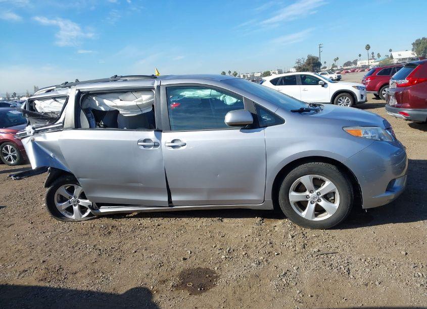 Photo 14 of 2017 Toyota Sienna LE 8 PASSENGER (VIN 5TDKZ3DC5HS798816)