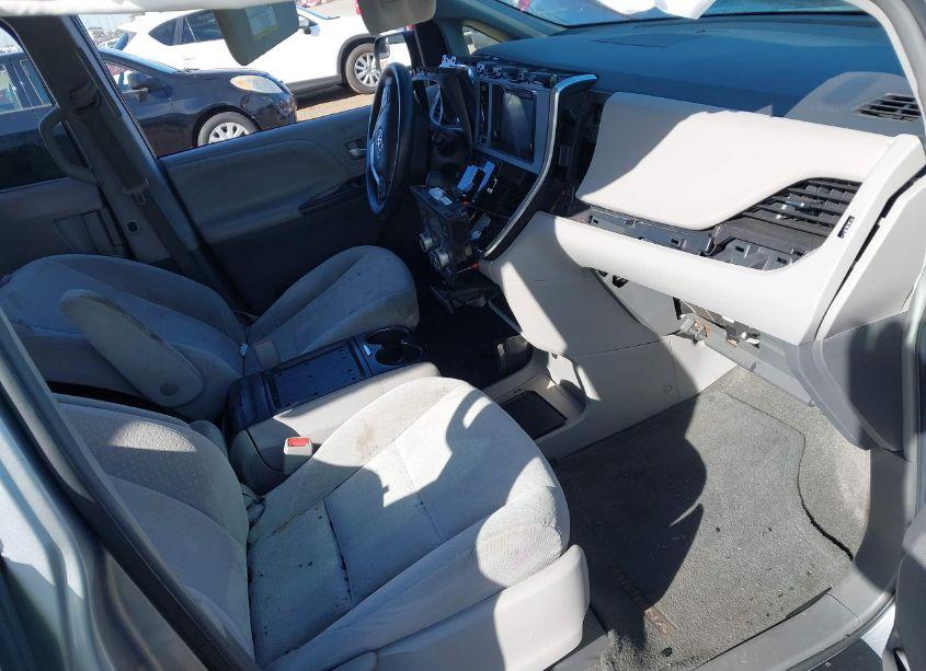 Photo 5 of 2017 Toyota Sienna LE 8 PASSENGER (VIN 5TDKZ3DC5HS798816)