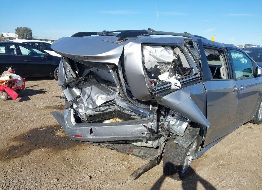 Photo 6 of 2017 Toyota Sienna LE 8 PASSENGER (VIN 5TDKZ3DC5HS798816)