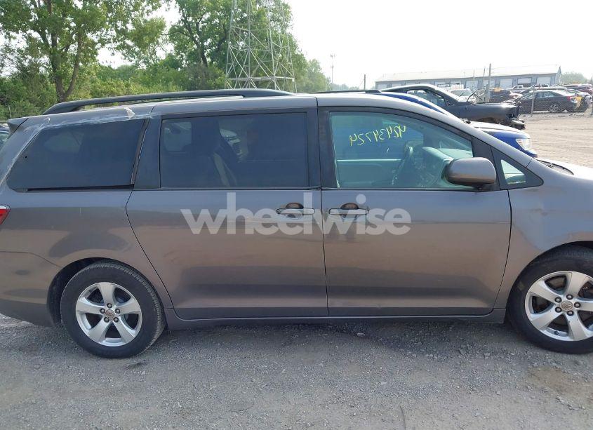 Photo 13 of 2017 Toyota Sienna LE 8 PASSENGER (VIN 5TDKZ3DC5HS806235)