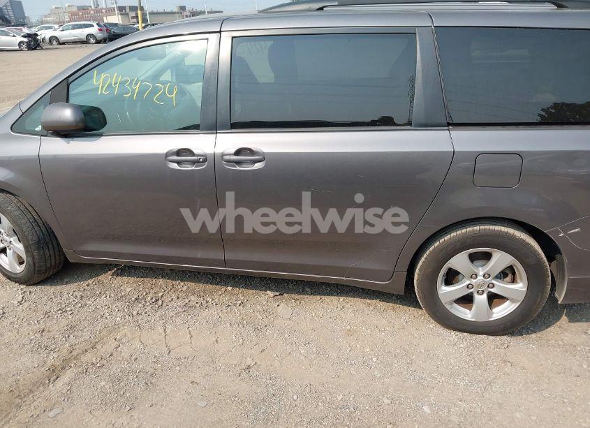 Photo 14 of 2017 Toyota Sienna LE 8 PASSENGER (VIN 5TDKZ3DC5HS806235)