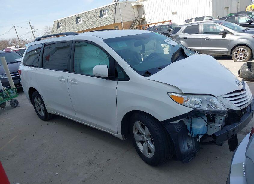 2017 Toyota Sienna LE 8 PASSENGER (VIN 5TDKZ3DC5HS822774) main photo
