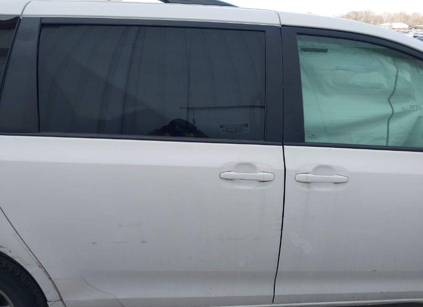 Photo 13 of 2017 Toyota Sienna LE 8 PASSENGER (VIN 5TDKZ3DC5HS822774)