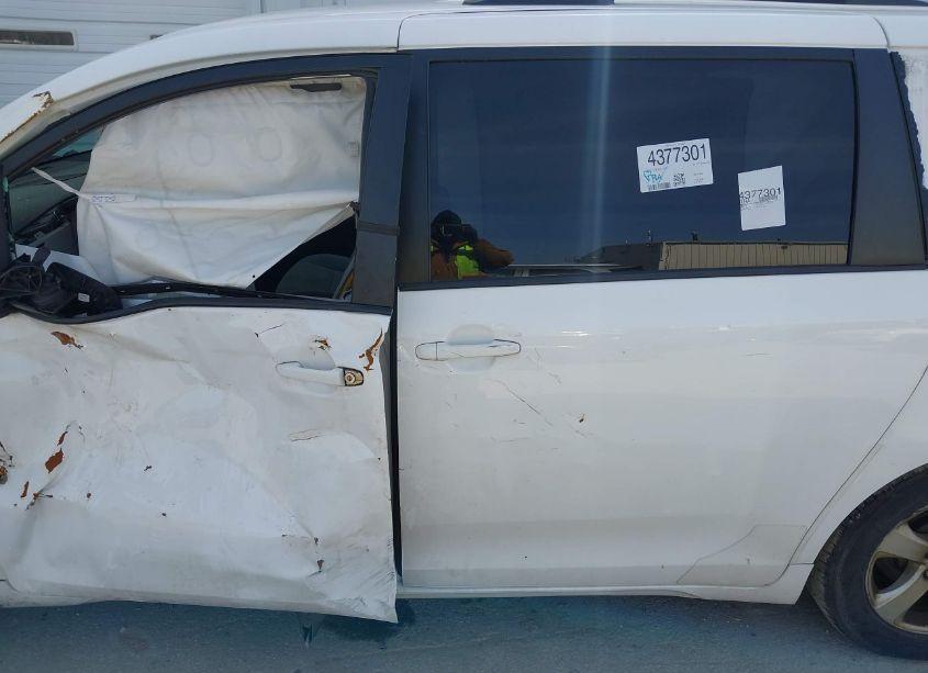 Photo 14 of 2017 Toyota Sienna LE 8 PASSENGER (VIN 5TDKZ3DC5HS822774)