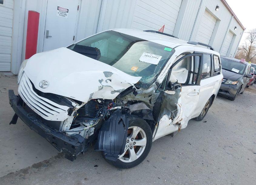 Photo 2 of 2017 Toyota Sienna LE 8 PASSENGER (VIN 5TDKZ3DC5HS822774)