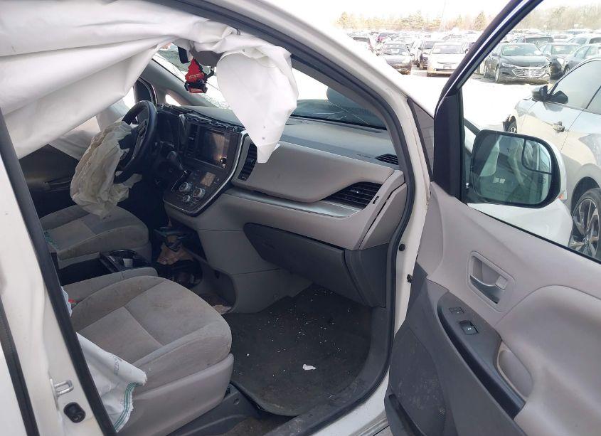 Photo 5 of 2017 Toyota Sienna LE 8 PASSENGER (VIN 5TDKZ3DC5HS822774)