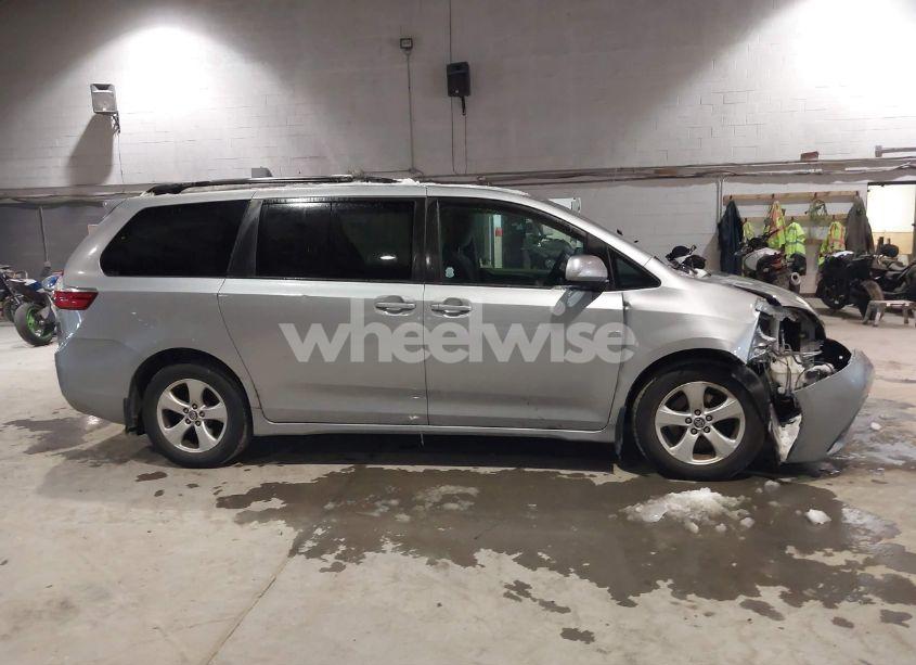 Photo 14 of 2018 Toyota Sienna LE 8 PASSENGER (VIN 5TDKZ3DC5JS956870)