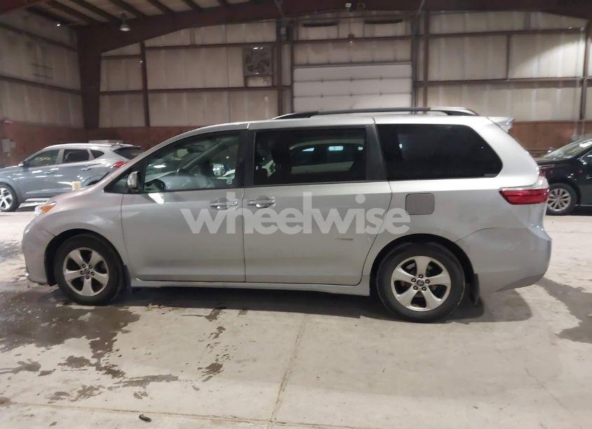 Photo 15 of 2018 Toyota Sienna LE 8 PASSENGER (VIN 5TDKZ3DC5JS956870)