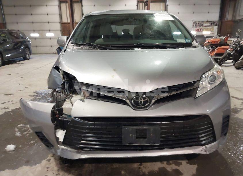 Photo 18 of 2018 Toyota Sienna LE 8 PASSENGER (VIN 5TDKZ3DC5JS956870)