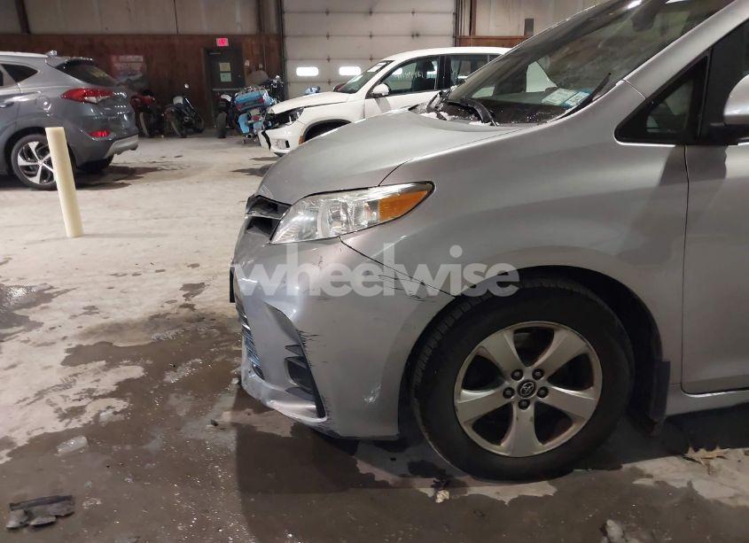 Photo 19 of 2018 Toyota Sienna LE 8 PASSENGER (VIN 5TDKZ3DC5JS956870)