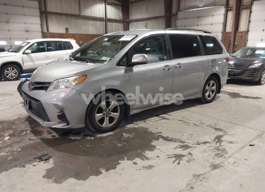 Photo 2 of 2018 Toyota Sienna LE 8 PASSENGER (VIN 5TDKZ3DC5JS956870)