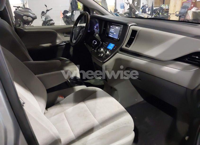 Photo 5 of 2018 Toyota Sienna LE 8 PASSENGER (VIN 5TDKZ3DC5JS956870)