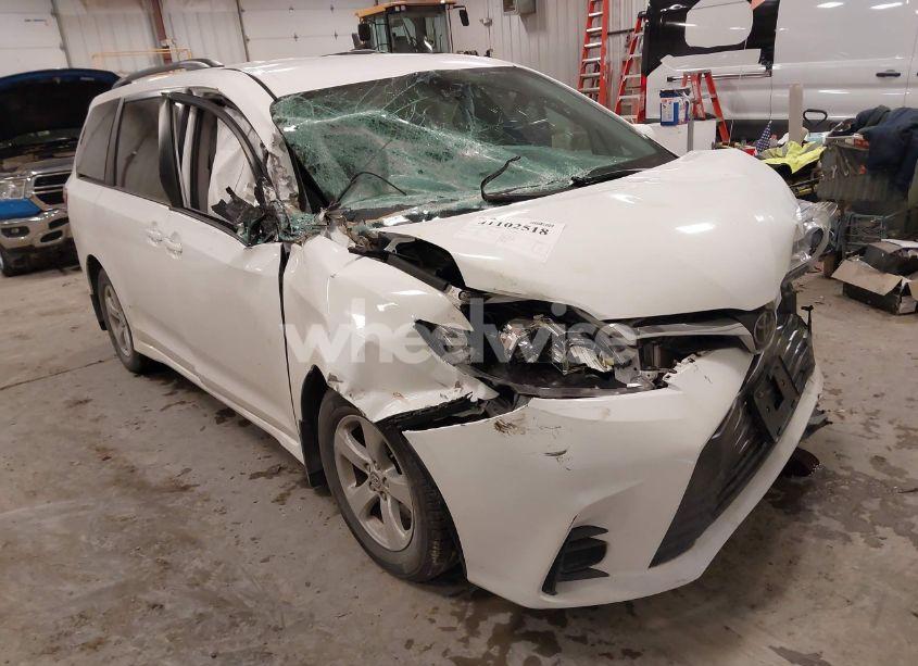 2020 Toyota Sienna LE 8-PASSENGER (VIN 5TDKZ3DC5LS044937) main photo