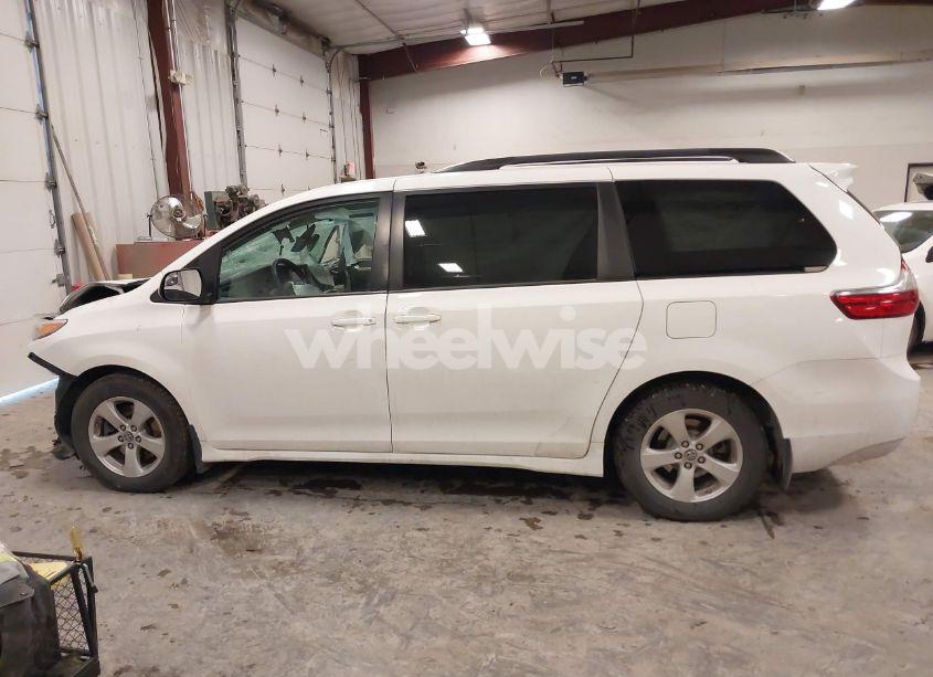 Photo 14 of 2020 Toyota Sienna LE 8-PASSENGER (VIN 5TDKZ3DC5LS044937)