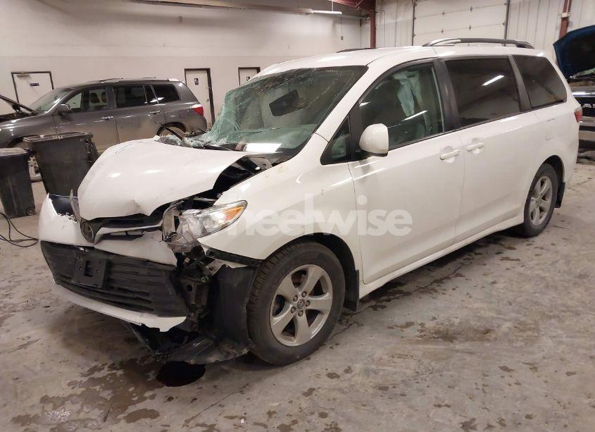 Photo 2 of 2020 Toyota Sienna LE 8-PASSENGER (VIN 5TDKZ3DC5LS044937)