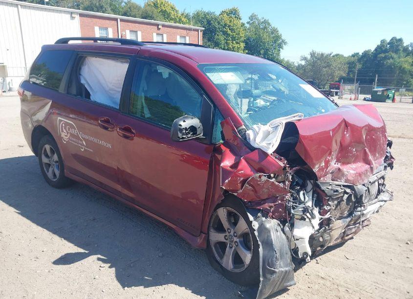 2020 Toyota Sienna LE (VIN 5TDKZ3DC5LS054741) main photo