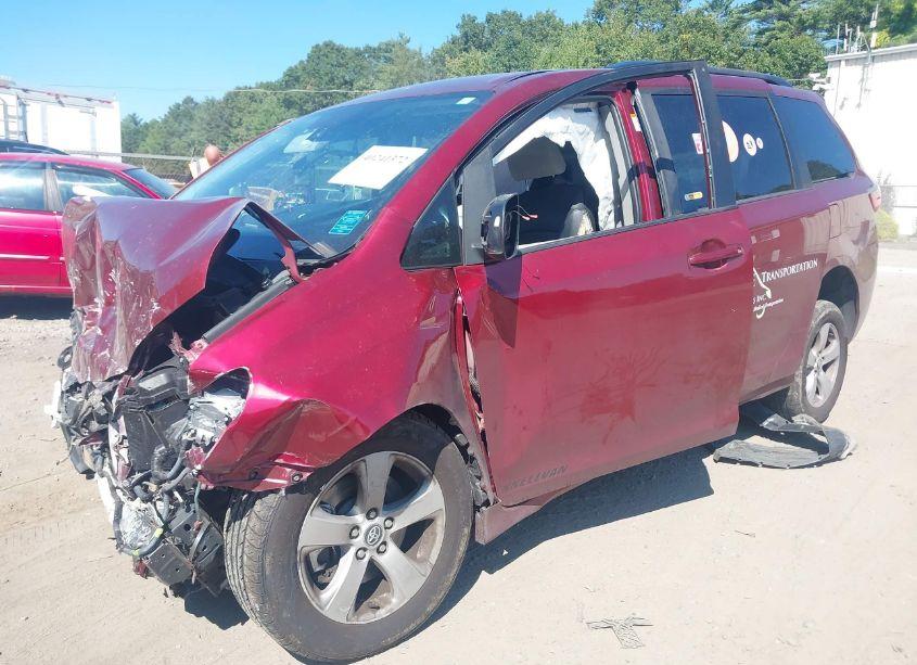 Photo 2 of 2020 Toyota Sienna LE (VIN 5TDKZ3DC5LS054741)