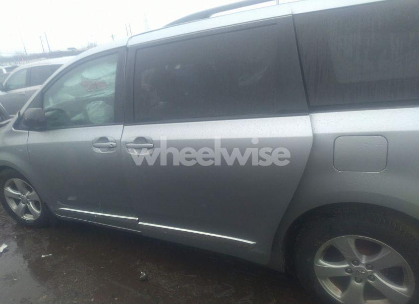 Photo 15 of 2017 Toyota Sienna LE 8 PASSENGER (VIN 5TDKZ3DC6HS811542)